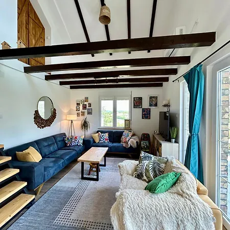 Lola Hill House Feriehus *