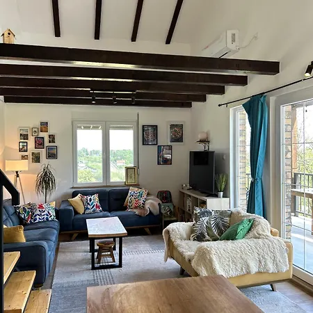 Feriehus Lola Hill House