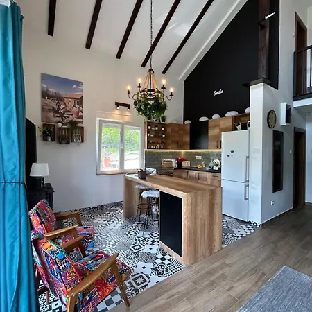 Feriehus Lola Hill House *