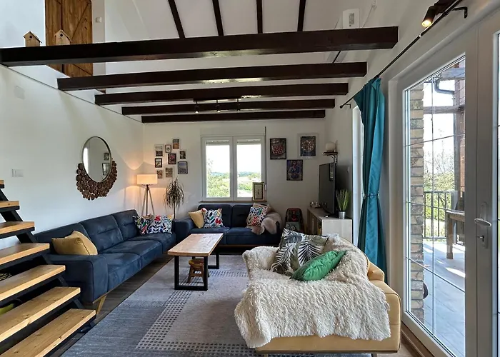 Lola Hill House Дом отдыха