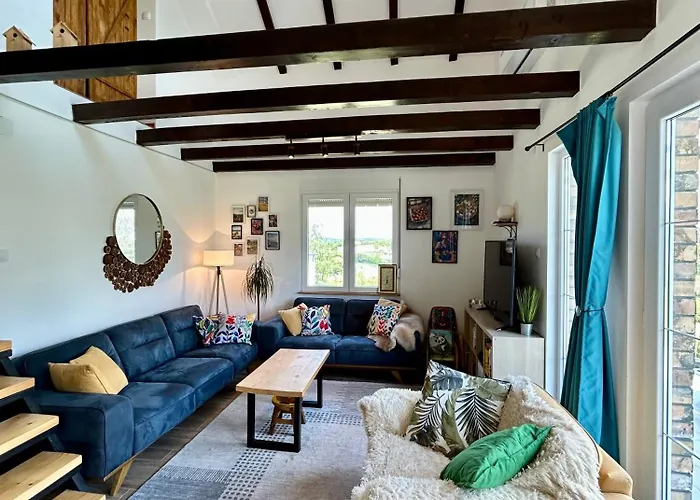 Lola Hill House Дом отдыха *