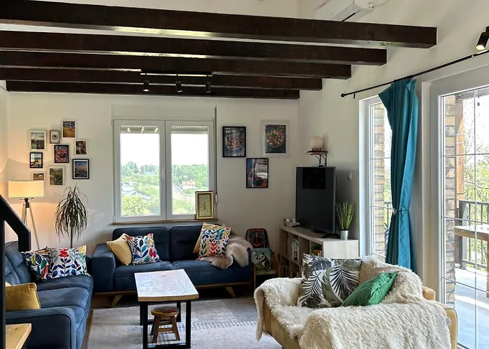 Дом отдыха Lola Hill House