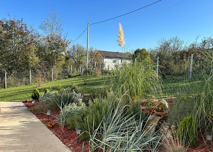 Дом отдыха Lola Hill House