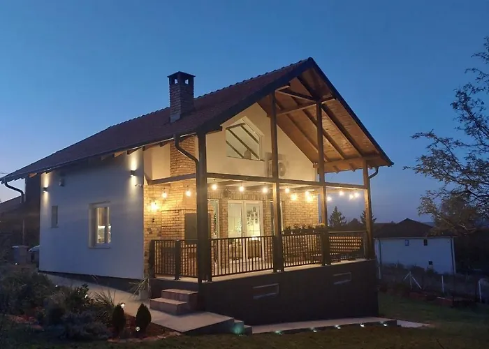 Дом отдыха Lola Hill House *